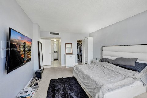 Condo in Palm Beach, Florida, 2 bedrooms  № 1098537 - photo 17