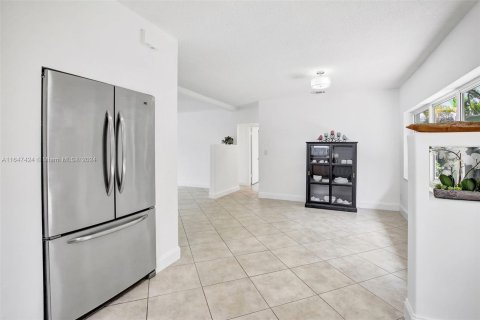 House in Dania Beach, Florida 2 bedrooms, 94.76 sq.m. № 1330288 - photo 13