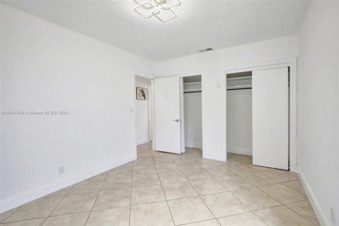 Villa ou maison à vendre à Dania Beach, Floride: 2 chambres, 94.76 m2 № 1330288 - photo 19