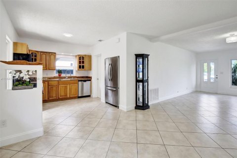 Casa en venta en Dania Beach, Florida, 2 dormitorios, 94.76 m2 № 1330288 - foto 9