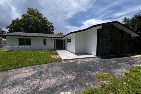 Villa ou maison à vendre à Cutler Bay, Floride: 5 chambres, 186.27 m2 № 1311343 - photo 2