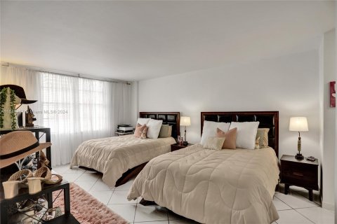 Condo in Hollywood, Florida, 1 bedroom  № 1330286 - photo 19