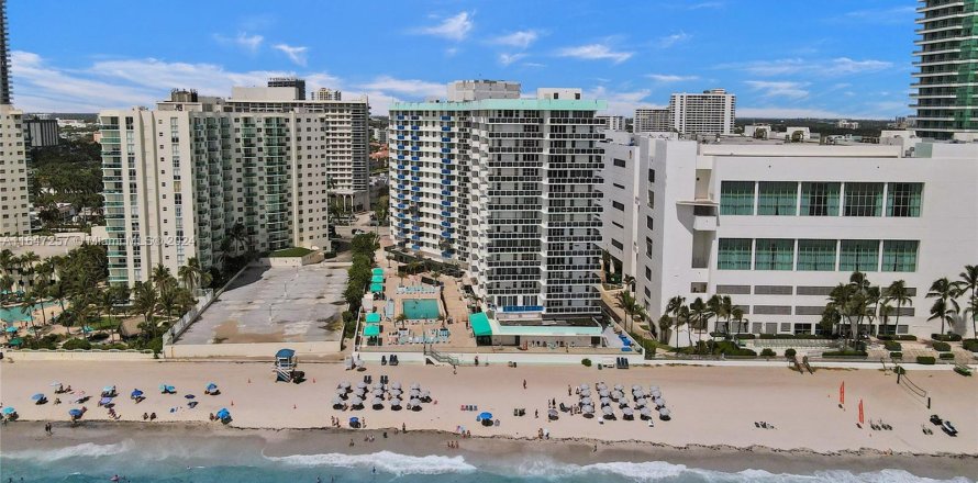 Condominio en Hollywood, Florida, 1 dormitorio  № 1330286