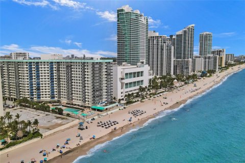 Condominio en venta en Hollywood, Florida, 1 dormitorio, 83.24 m2 № 1330286 - foto 4