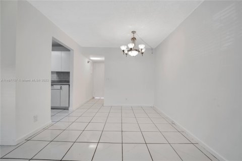 Condominio en venta en Pembroke Pines, Florida, 1 dormitorio, 75.34 m2 № 878388 - foto 10