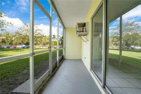 Condominio en venta en Pembroke Pines, Florida, 1 dormitorio, 75.34 m2 № 878388 - foto 19