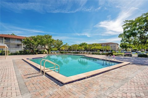 Condominio en venta en Pembroke Pines, Florida, 1 dormitorio, 75.34 m2 № 878388 - foto 23