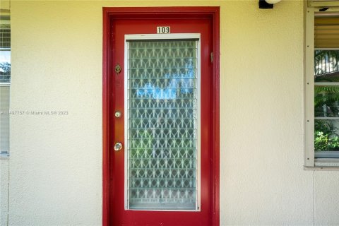 Condominio en venta en Pembroke Pines, Florida, 1 dormitorio, 75.34 m2 № 878388 - foto 4