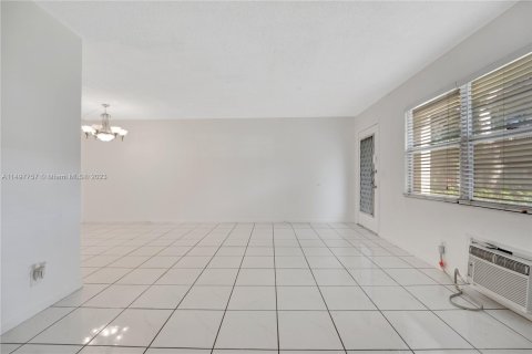 Copropriété à vendre à Pembroke Pines, Floride: 1 chambre, 75.34 m2 № 878388 - photo 6