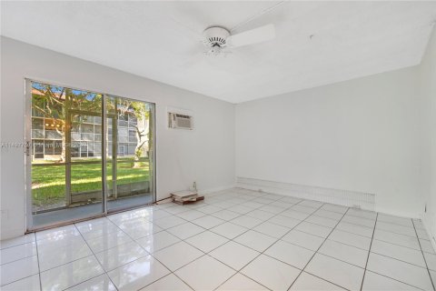 Condominio en venta en Pembroke Pines, Florida, 1 dormitorio, 75.34 m2 № 878388 - foto 16