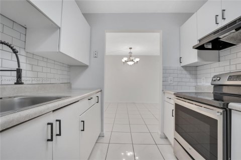 Condominio en venta en Pembroke Pines, Florida, 1 dormitorio, 75.34 m2 № 878388 - foto 12