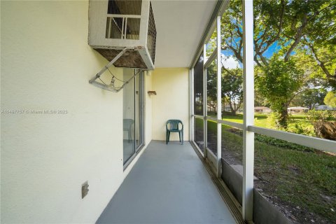 Condominio en venta en Pembroke Pines, Florida, 1 dormitorio, 75.34 m2 № 878388 - foto 20