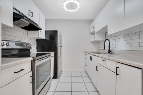 Condominio en venta en Pembroke Pines, Florida, 1 dormitorio, 75.34 m2 № 878388 - foto 11