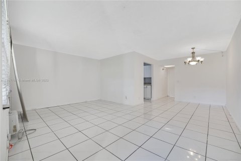 Condominio en venta en Pembroke Pines, Florida, 1 dormitorio, 75.34 m2 № 878388 - foto 5