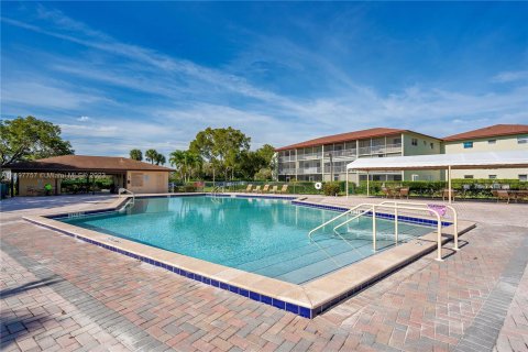Condominio en venta en Pembroke Pines, Florida, 1 dormitorio, 75.34 m2 № 878388 - foto 24