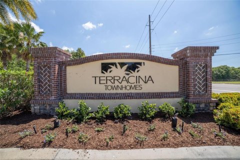 Townhouse in Tampa, Florida 3 bedrooms, 216.74 sq.m. № 1352906 - photo 8