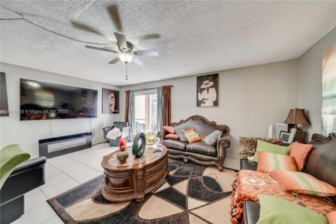 Condominio en venta en Coral Springs, Florida, 2 dormitorios, 113.34 m2 № 818585 - foto 12