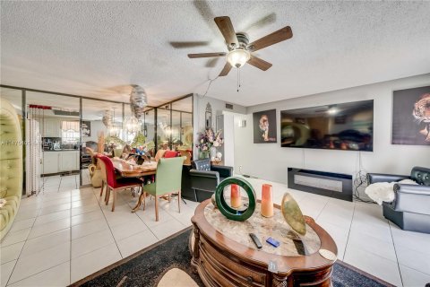 Condominio en venta en Coral Springs, Florida, 2 dormitorios, 113.34 m2 № 818585 - foto 13