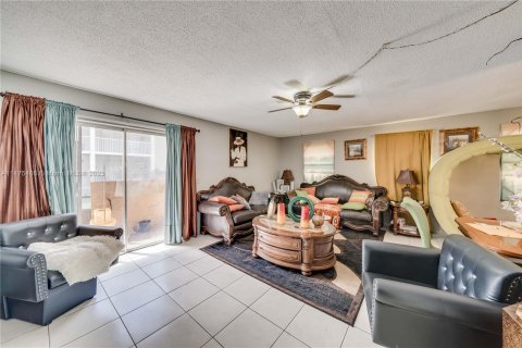 Condominio en venta en Coral Springs, Florida, 2 dormitorios, 113.34 m2 № 818585 - foto 15