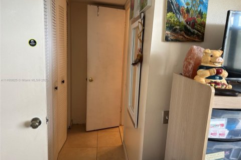 Condominio en venta en Tamarac, Florida, 2 dormitorios, 88.26 m2 № 540458 - foto 13