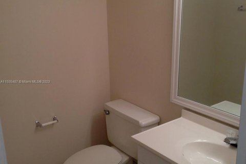 Condo in Lauderhill, Florida, 1 bedroom  № 887693 - photo 7