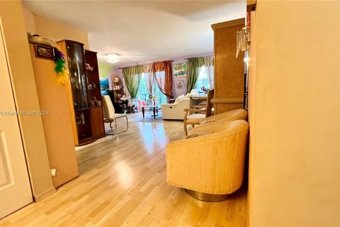 Copropriété à vendre à Hallandale Beach, Floride: 2 chambres, 106.84 m2 № 1372611 - photo 3