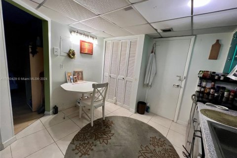 Condo in Hallandale Beach, Florida, 2 bedrooms  № 1372611 - photo 20