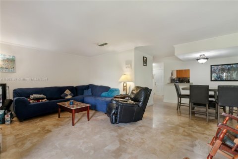 Condo in Miami, Florida, 2 bedrooms  № 1372660 - photo 5