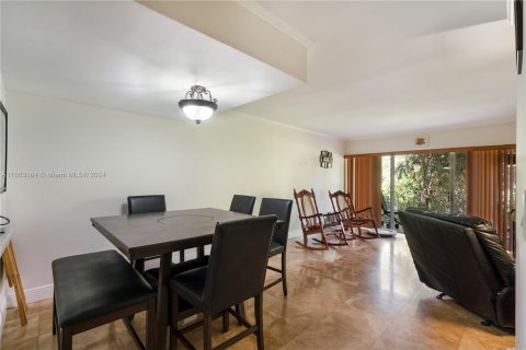 Condo in Miami, Florida, 2 bedrooms  № 1372660 - photo 7