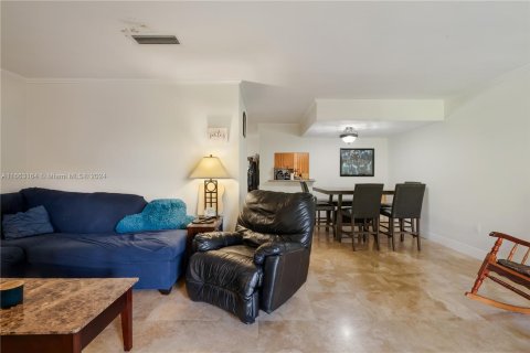 Condo in Miami, Florida, 2 bedrooms  № 1372660 - photo 4