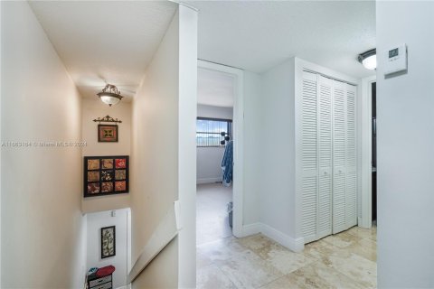 Copropriété à vendre à Miami, Floride: 2 chambres, 131.46 m2 № 1372660 - photo 15