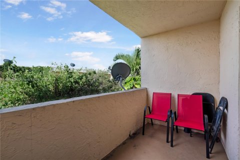 Condo in Miami, Florida, 2 bedrooms  № 1372660 - photo 22