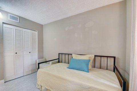 Condo in Lake Worth, Florida, 2 bedrooms  № 989470 - photo 29