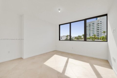 Condominio en venta en Bay Harbor Islands, Florida, 2 dormitorios № 1375495 - foto 24