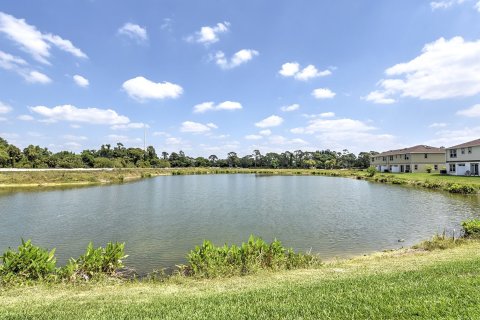 Townhouse in BAYSHORE COMMONS in North Fort Myers, Florida 2 bedrooms, 140 sq.m. № 56988 - photo 6