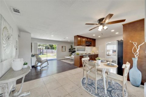 Casa en venta en Saint Petersburg, Florida, 3 dormitorios, 111.48 m2 № 1342681 - foto 8