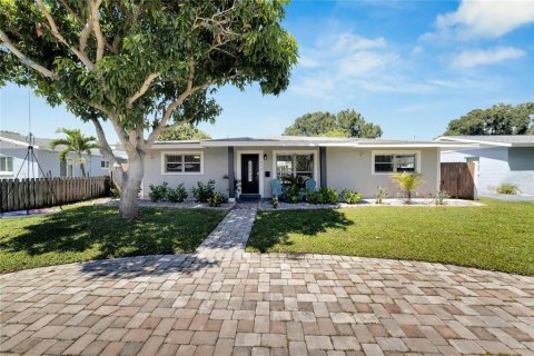 Casa en venta en Saint Petersburg, Florida, 3 dormitorios, 111.48 m2 № 1342681 - foto 2