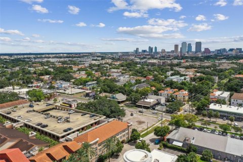 Condo in Tampa, Florida, 1 bedroom  № 1342680 - photo 13