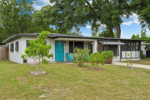 House in Tampa, Florida 3 bedrooms, 122.63 sq.m. № 1391030 - photo 1