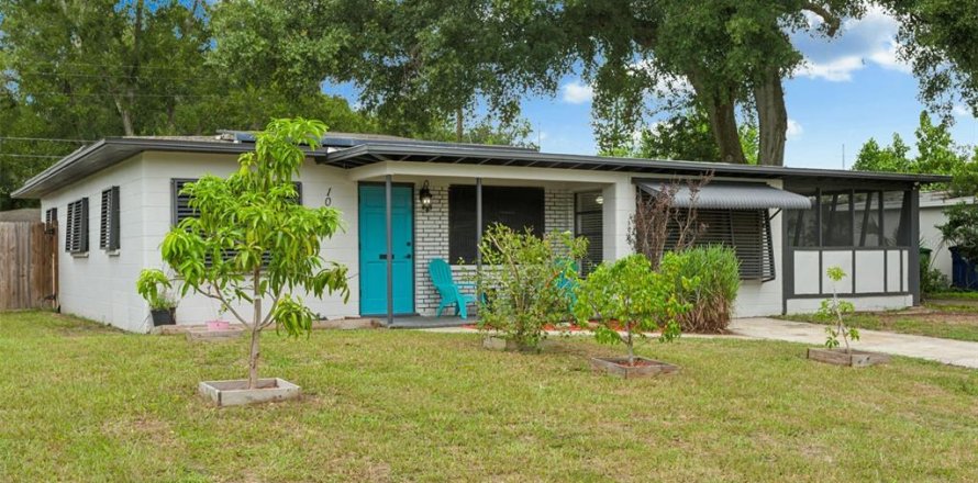 House in Tampa, Florida 3 bedrooms, 122.63 sq.m. № 1391030