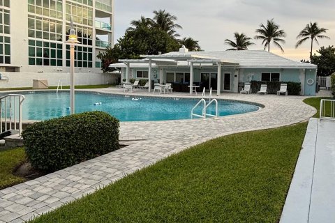 House in Lauderdale-by-the-Sea, Florida 3 bedrooms, 159.33 sq.m. № 890264 - photo 5