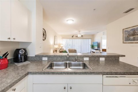 Condo in Punta Gorda, Florida, 2 bedrooms  № 1130379 - photo 13