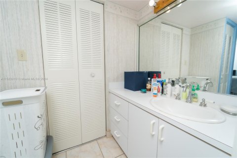 Купить кондоминиум в Норт-Майами-Бич, Флорида 2 спальни, 122.45м2, № 983427 - фото 22