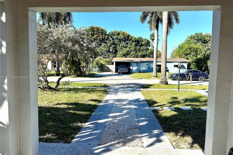 Villa ou maison à vendre à Lauderhill, Floride: 4 chambres, 189.43 m2 № 983470 - photo 29