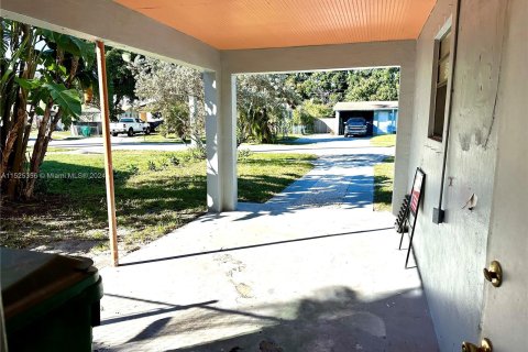 Villa ou maison à vendre à Lauderhill, Floride: 4 chambres, 189.43 m2 № 983470 - photo 28