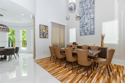 Casa en venta en Doral, Florida, 5 dormitorios, 372.07 m2 № 860204 - foto 10