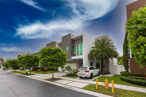 Villa ou maison à vendre à Doral, Floride: 5 chambres, 372.07 m2 № 860204 - photo 4