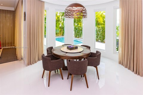Villa ou maison à vendre à Doral, Floride: 5 chambres, 372.07 m2 № 860204 - photo 15