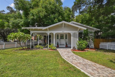 Casa en venta en Tampa, Florida, 3 dormitorios, 117.61 m2 № 1369616 - foto 1