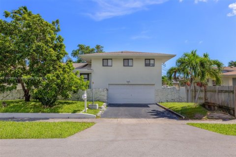 Villa ou maison à vendre à Miami, Floride: 5 chambres № 1394701 - photo 13